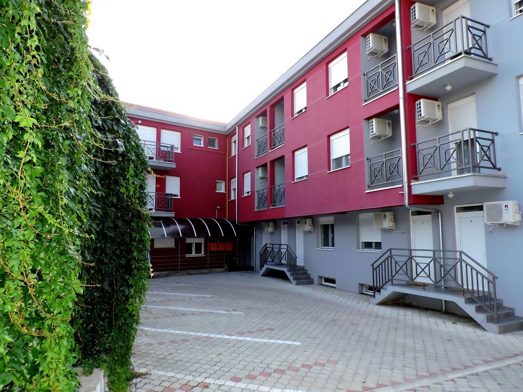 B&B Zmajevo Gnezdo 021 Sremska Kamenica Exterior photo