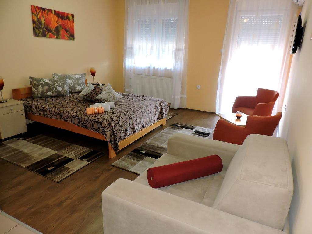 B&B Zmajevo Gnezdo 021 Sremska Kamenica Room photo